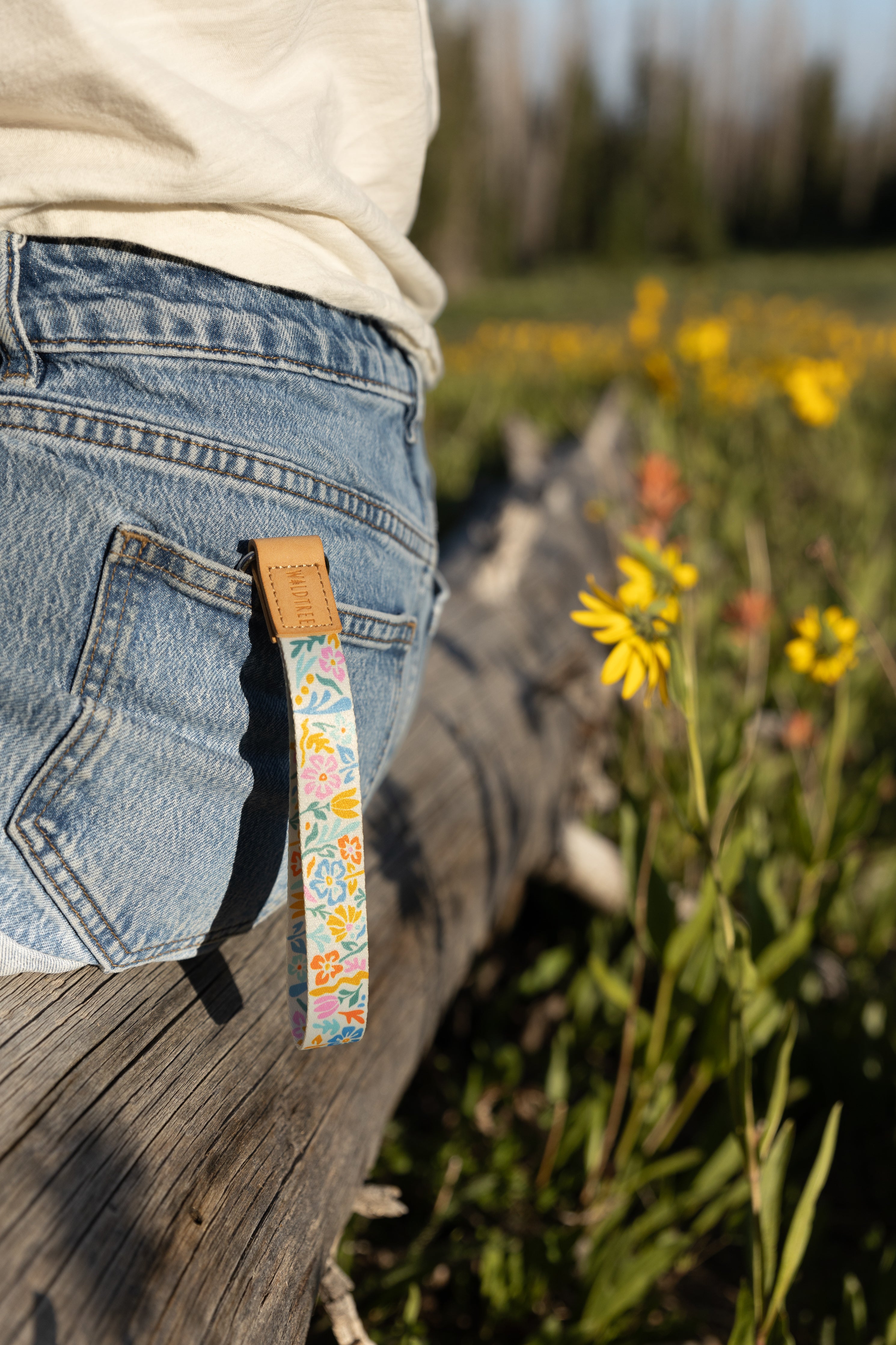 『5799』ハンドメイドハンドメイド Summer Floral Wristlet Keychain – Wildtree