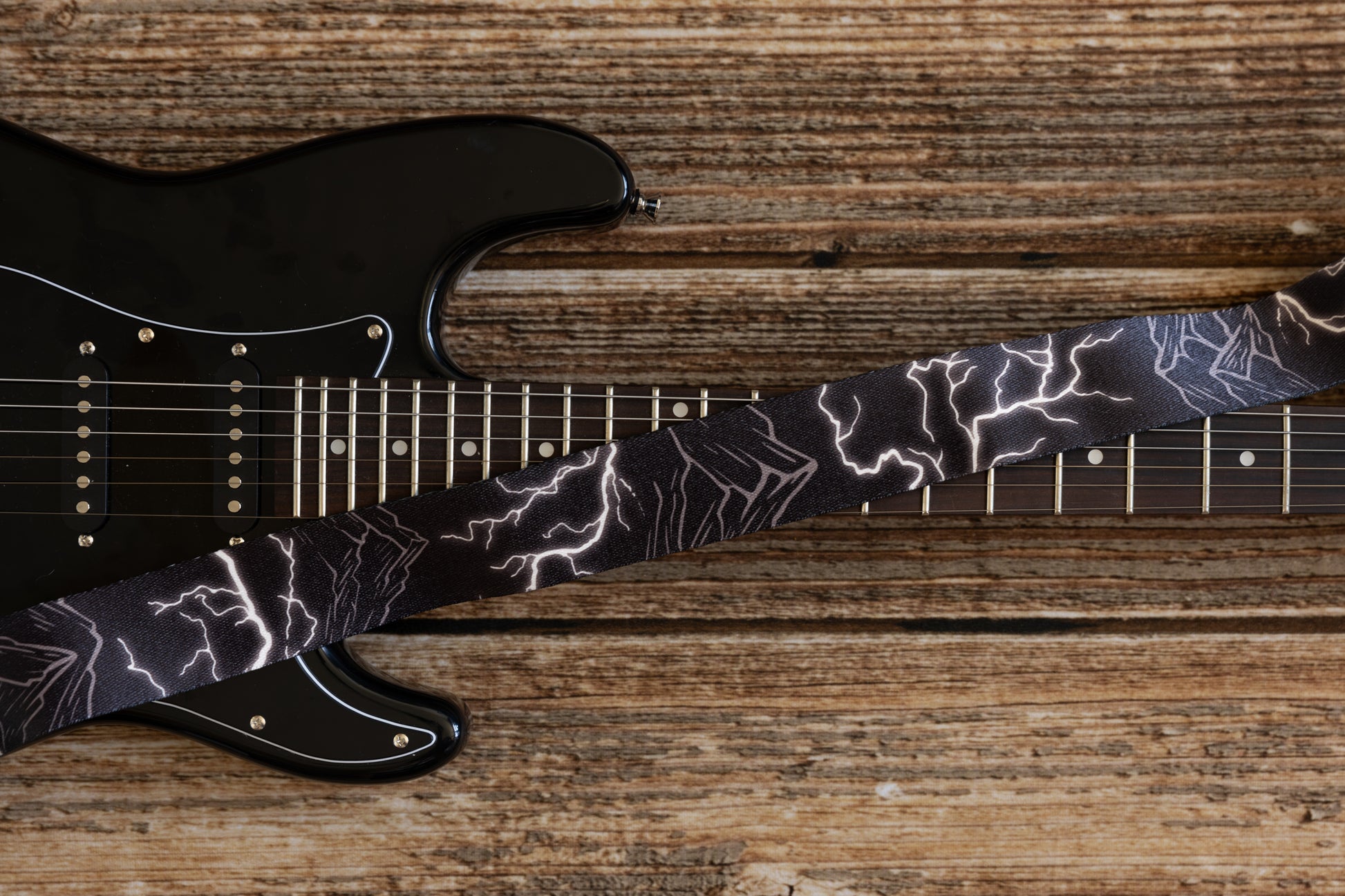 Thunder mountain guitar strap on black electric guitar